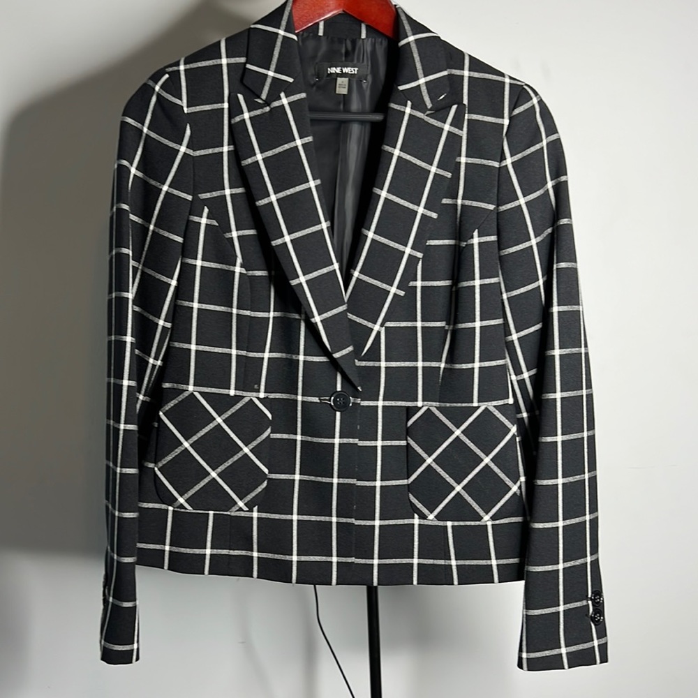 Color Black and white stripes sizes 4